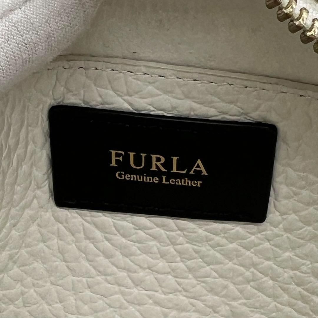 【美品】FURLA アヴリル シボ革 クロスボディ ミニバッグ アイボリー 美品】FURLA アヴリル シボ革 クロスボディ ミニバッグ