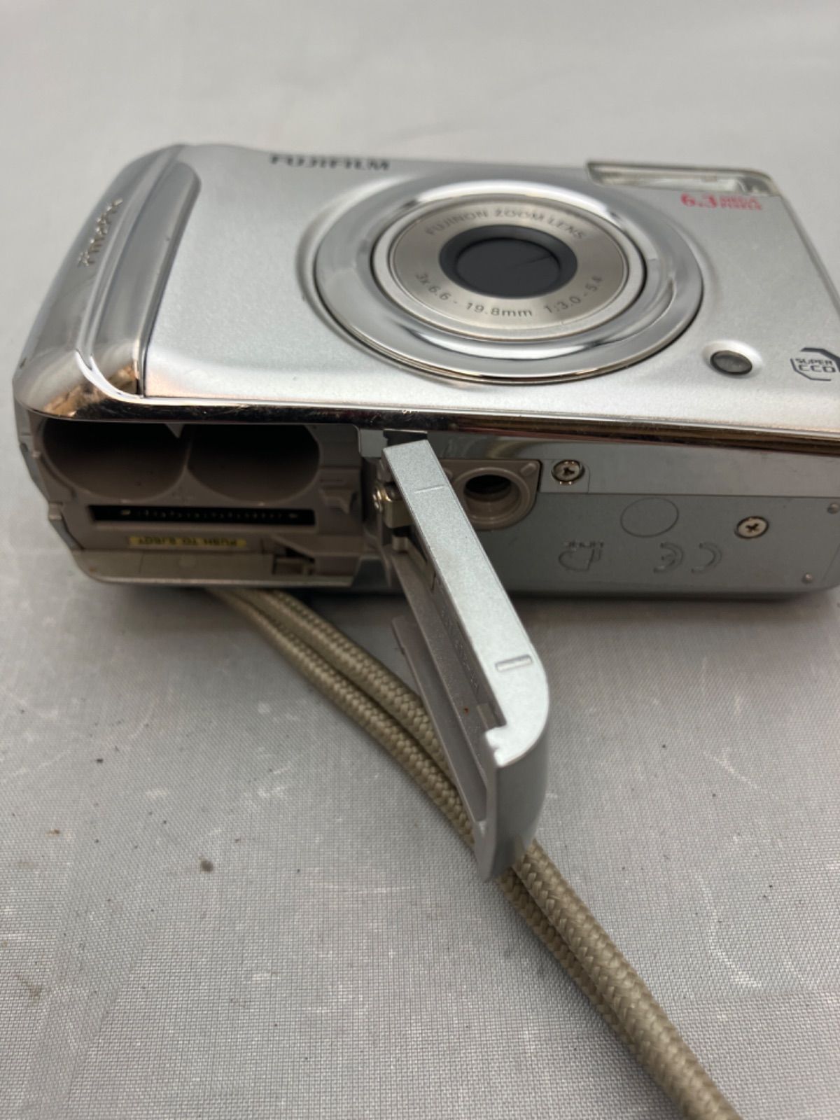 ☆ FUJIFILM FinePix A610 コンパクトデジタルカメラ シルバー