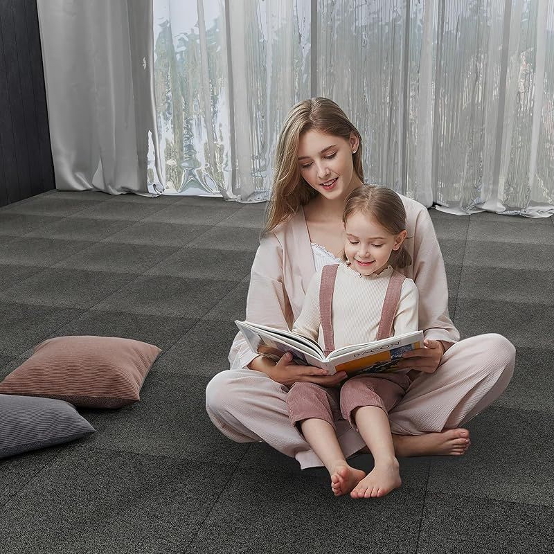 在庫 タイル カーペット マット50x50cm 20枚 約3畳 厚手5mm 大判 ずれ防止テープ付き 難燃性 磨耗に耐え 耐久性 タイルマット カット 床暖房対応 原状回復可 会社 家庭 賃貸 業務用 住宅 高齢者用 ダークグレー 色番0 0