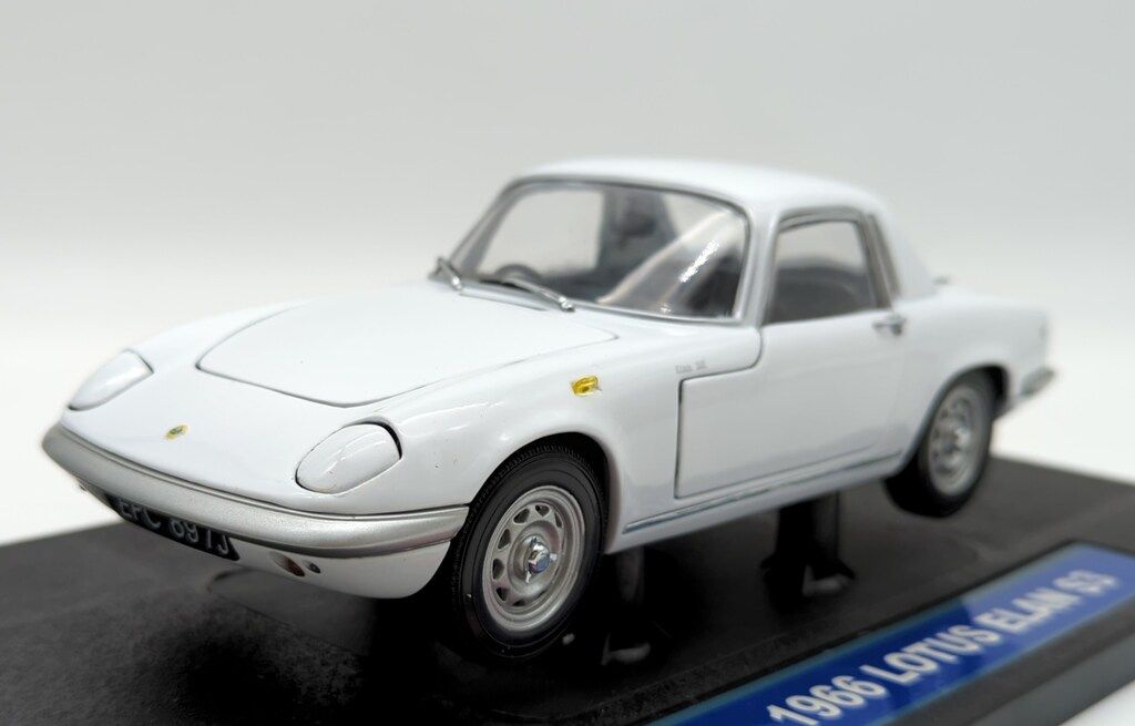 Sunstar 1/18 ロータス エラン S3 クーペ 1966 Sunstar 1/18 European Collectibles 1966 LOTUS ELAN S3 COUPE