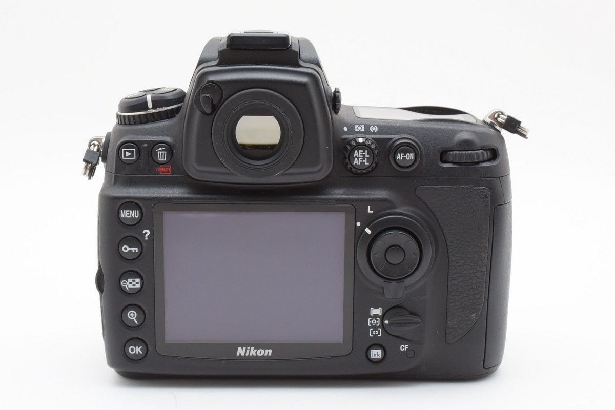D700