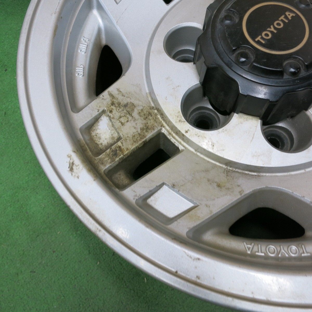 ランドクルーザー60 ワイドボディ 純正ホイール 15X7JJ PCD139.7