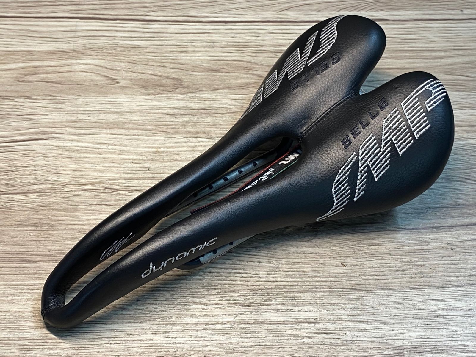 Selle SMP Dynamic(カーボンレール) サドル 楽天市場】SELLE SMP (セラ エスエムピー) DYNAMIC ダイナミック