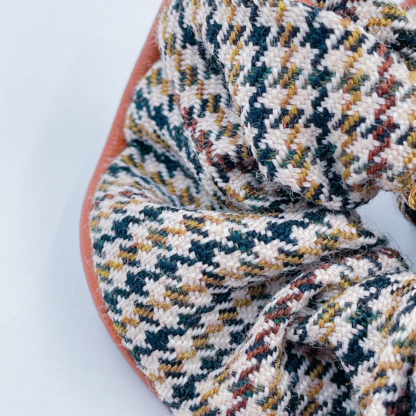 【本日のどっきりセール】 CELINE セリーヌ シュシュ ヘアゴム トリオンフロゴ付きヘアアクセサリー レディース ファブリック |レザー 千鳥格子 マルチカラー 新古品 品質も絶対に保証！