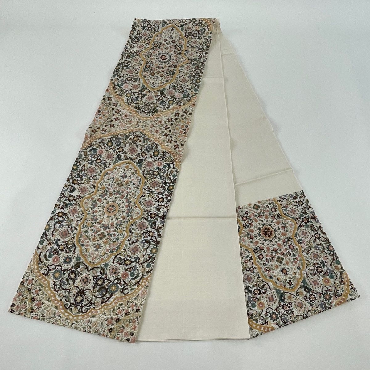 袋帯 美品 逸品 華文 花唐草 相良刺繍 金色 お太鼓柄 正絹 中古