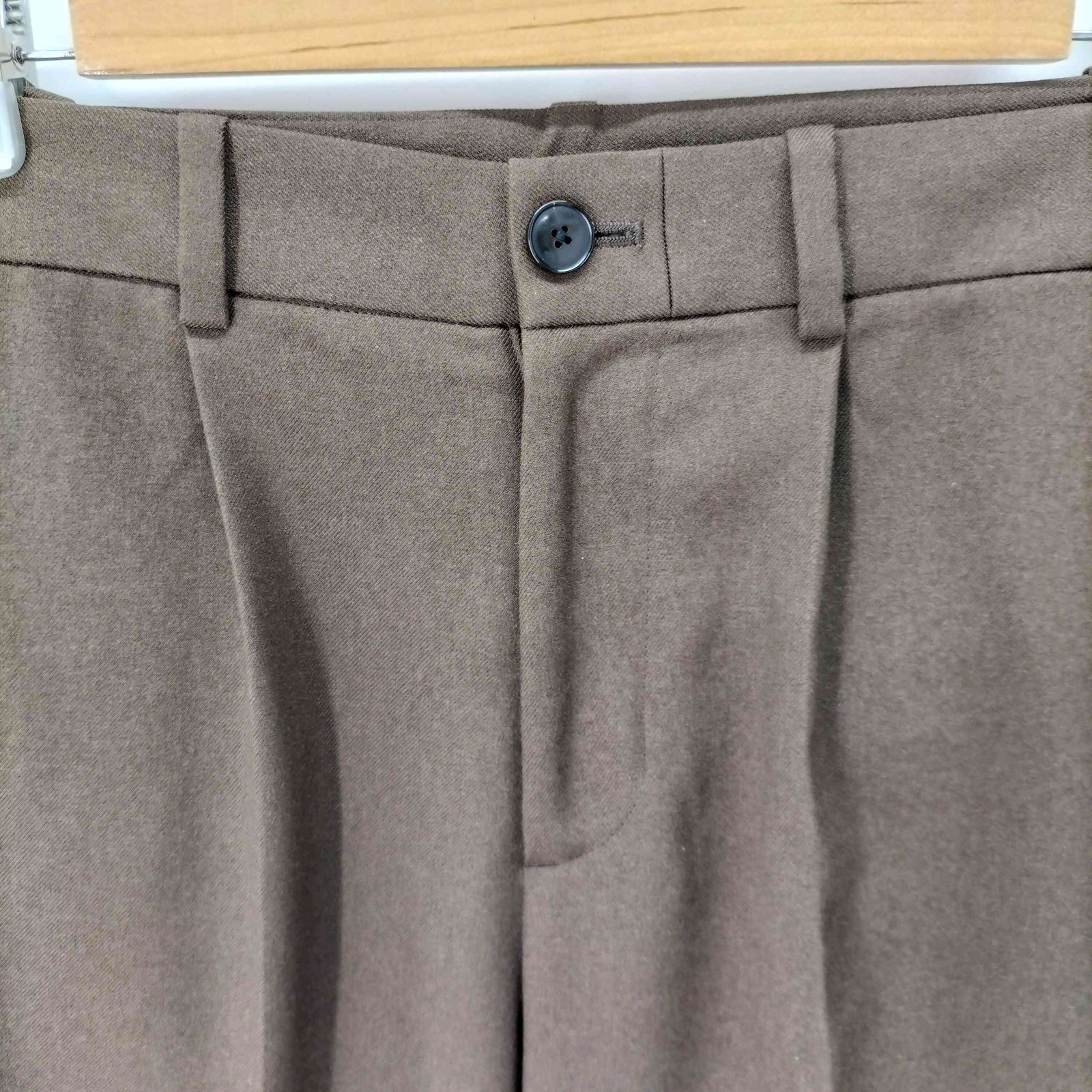 【新品】PUBLIC TOKYO ３タックリオーネテーパードパンツ PUBLIC TOKYO（パブリックトウキョウ）の「3タックリオーネ