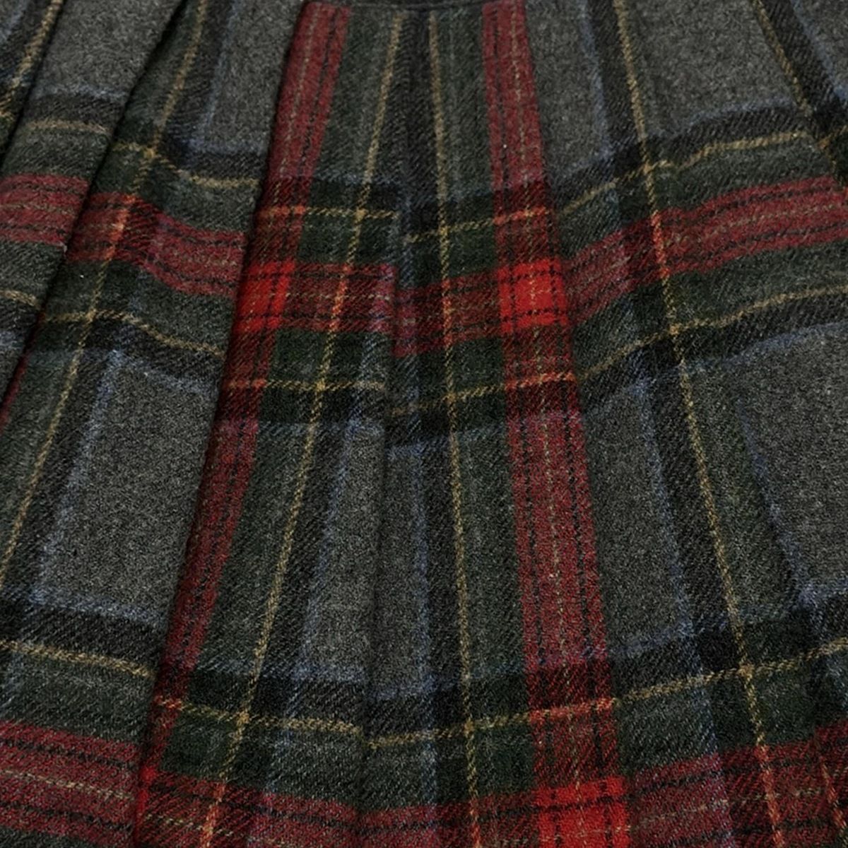 美品★極上★Millyミリー7万★4size/9号ワンピースP152 日本春蘭 紅寿丸（こうじゅまる） ４条 中木 ☆