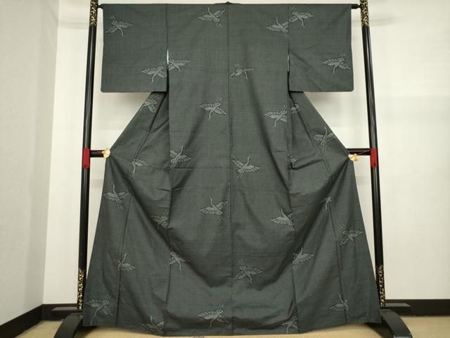 平和屋着物○本場大島紬 一元絣 飛鶴文 黒地 正絹 逸品