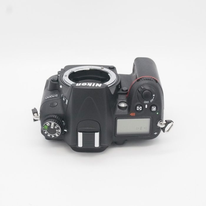Nikon D7000本体一眼レフ レンズ付きAF-S 18-105mm ニコン（Nikon