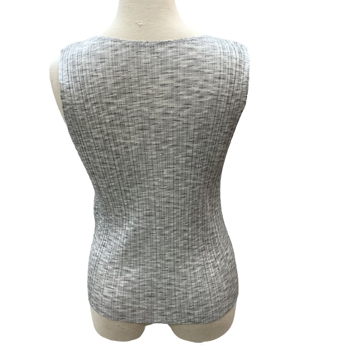 イッセイミヤケ PLEATS PLEASE ノースリーブ　サイズ4 PLEATS PLEASE プリーツプリーズ イッセイミヤケ PP43-JT128