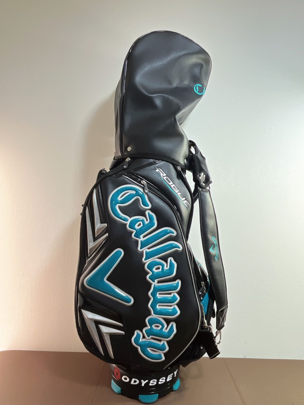 【美品】 Callaway ROGUE キャディバッグ 3点式 ツアーモデル Callaway ROGUE キャロウェイ ローグ 3点式ツアーキャディバッグ