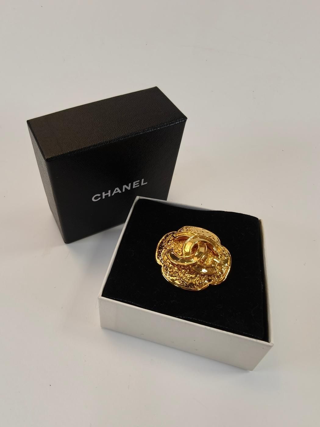 CHANEL ゴールド フラワーブローチ 箱付き CHANEL シャネル ブローチ 花 ココマーク ゴールド 95A 管理番号