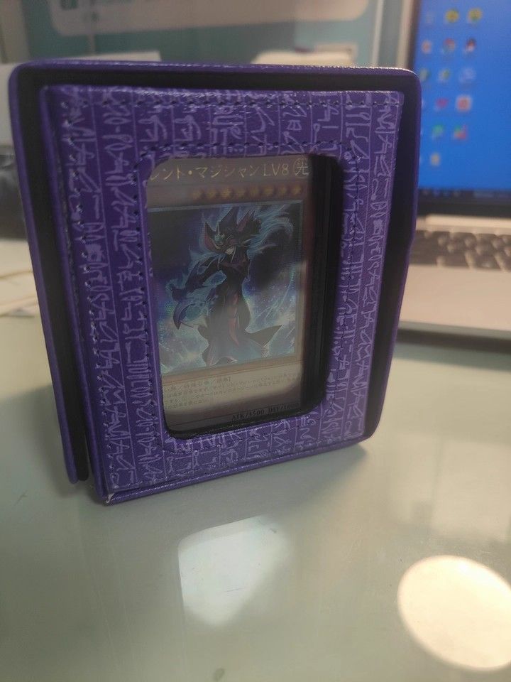 ブラックマジシャンデッキ　デッキケース付き Amazon.co.jp: 遊戯王 本格構築 ブラックマジシャン デッキ