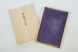 ふくさ 台付 袱紗 慶弔両用 男女兼用 おしゃれ かわいい 結婚 香典 男性用 女性用 正絹ちりめん刺繍入 台付ふくさ あじさい ハトバ 桐箱入り 冠婚葬祭 結婚式 葬式 .ふくさ.