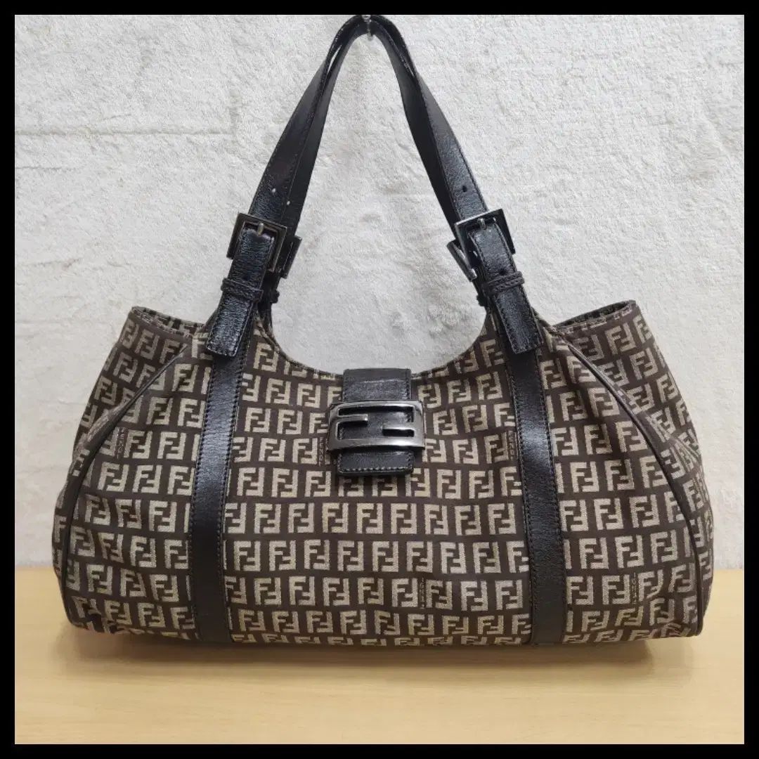 FENDI フェンディ ズッカ バッグ 女性 レディース ジャガード ショルダーバッグ トートバッグ