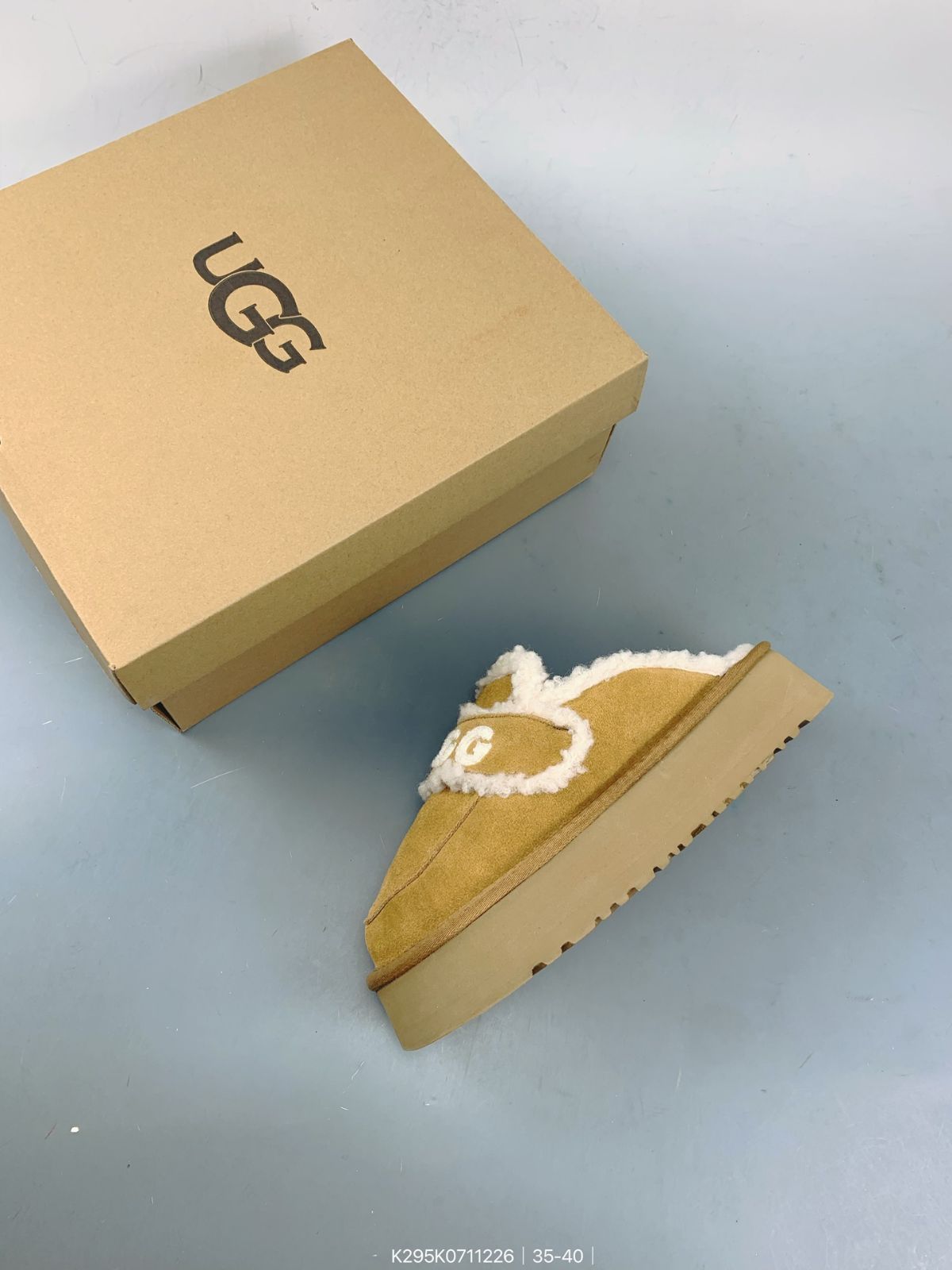 UGGのおしゃれな厚底スノーブーツ