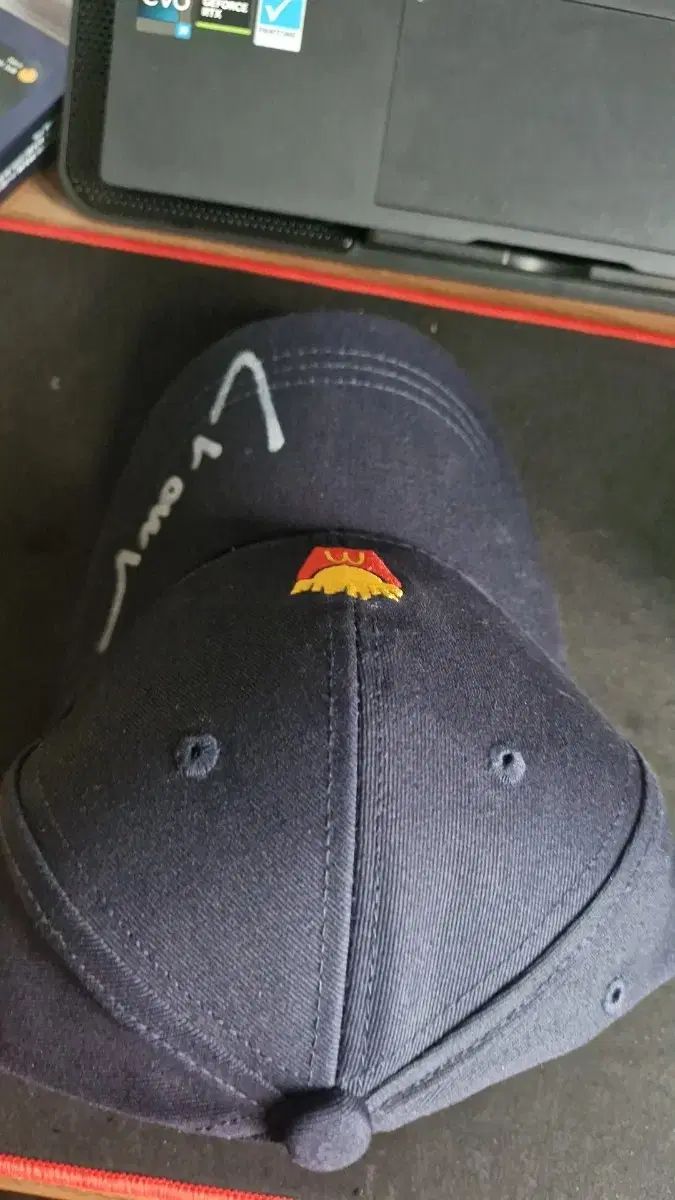 クラウン サイン入り LCKコラボ マック 帽子