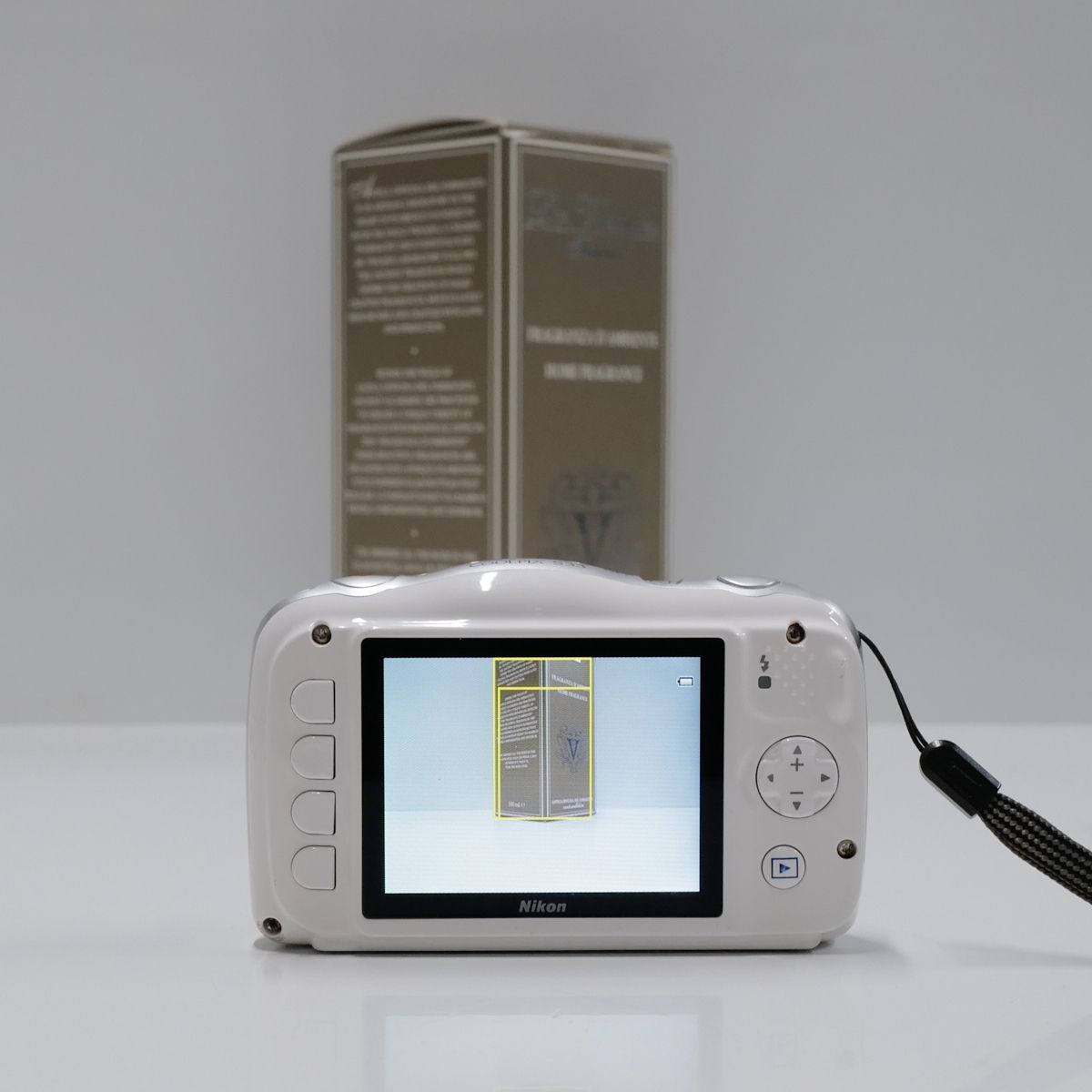 Nikon COOLPIX S33 USED美品 防水 耐衝撃 デジタルカメラ 本体+