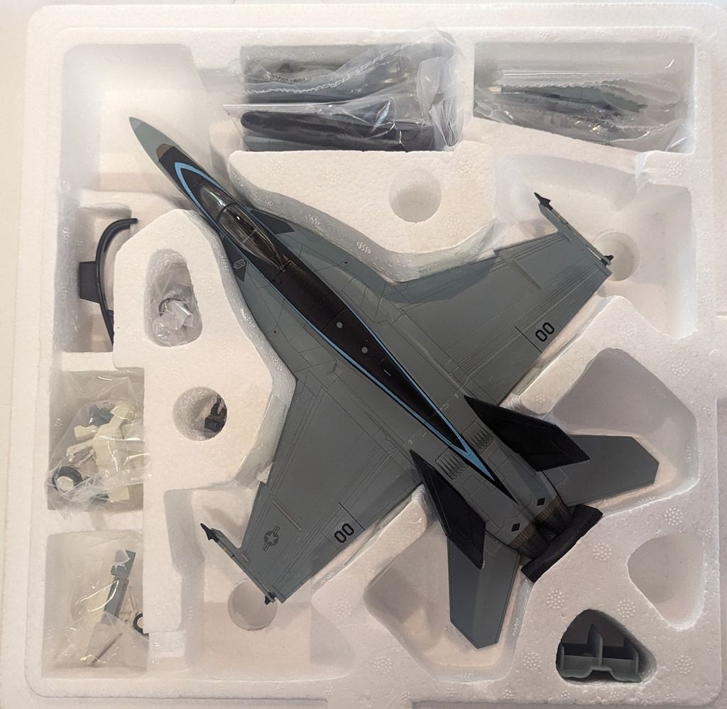HOBBY MASTER 1/72 F/A-18E スーパーホーネット `TOPGUN w/GBU-24