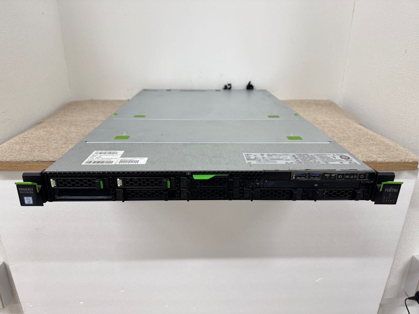 Fujitsu Primergy RX2530 M4 SFF 4Bay 2x Silver 4112 4Core 2.60GHz 32GB 2x 450GB EP420i SV143