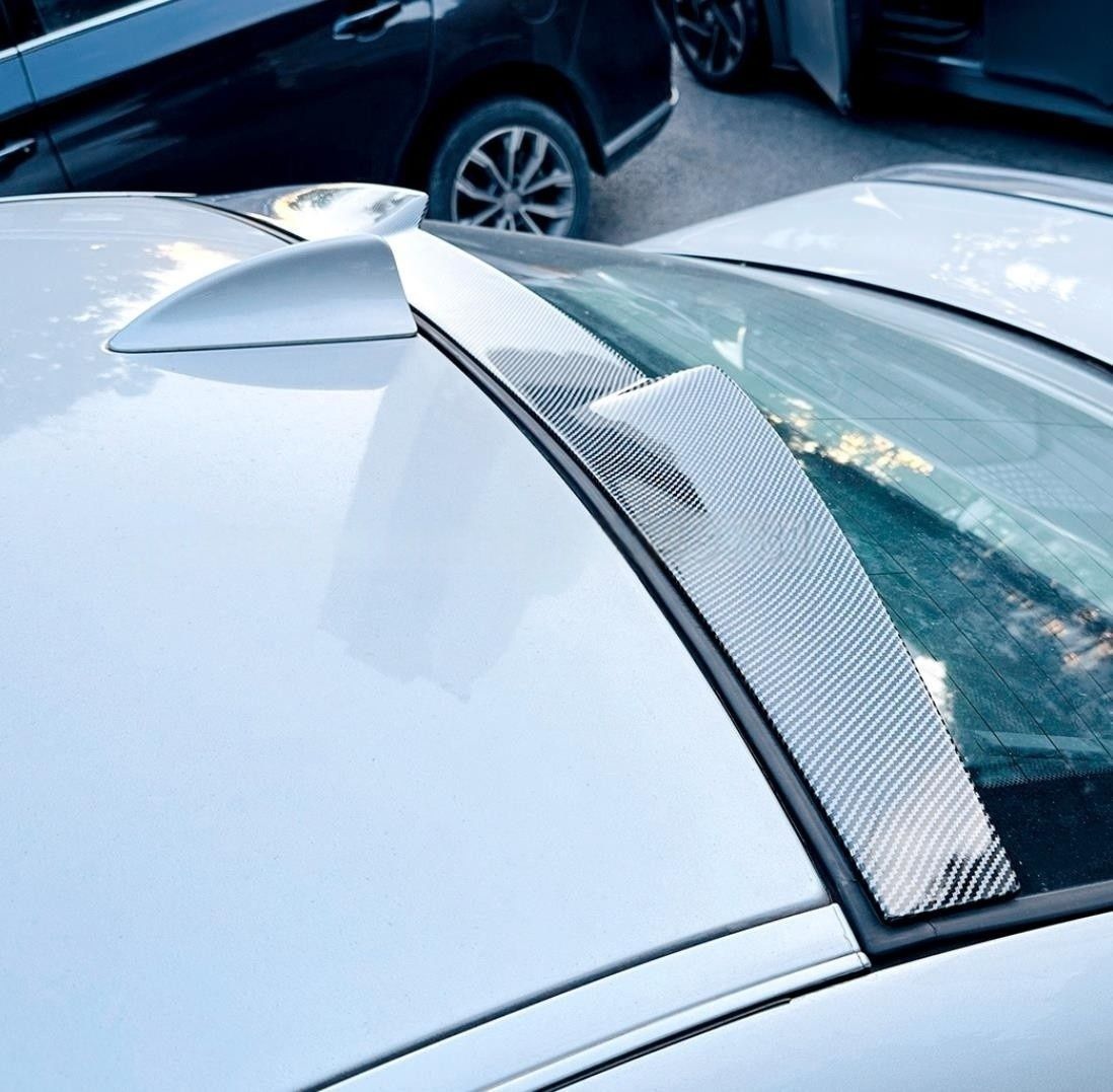 2025超人気！ カーボン調 艶出しブラック BMW E60 2004〜2010年式 ルーフスポイラー1個 色指定 特売品◇期間限定◇!