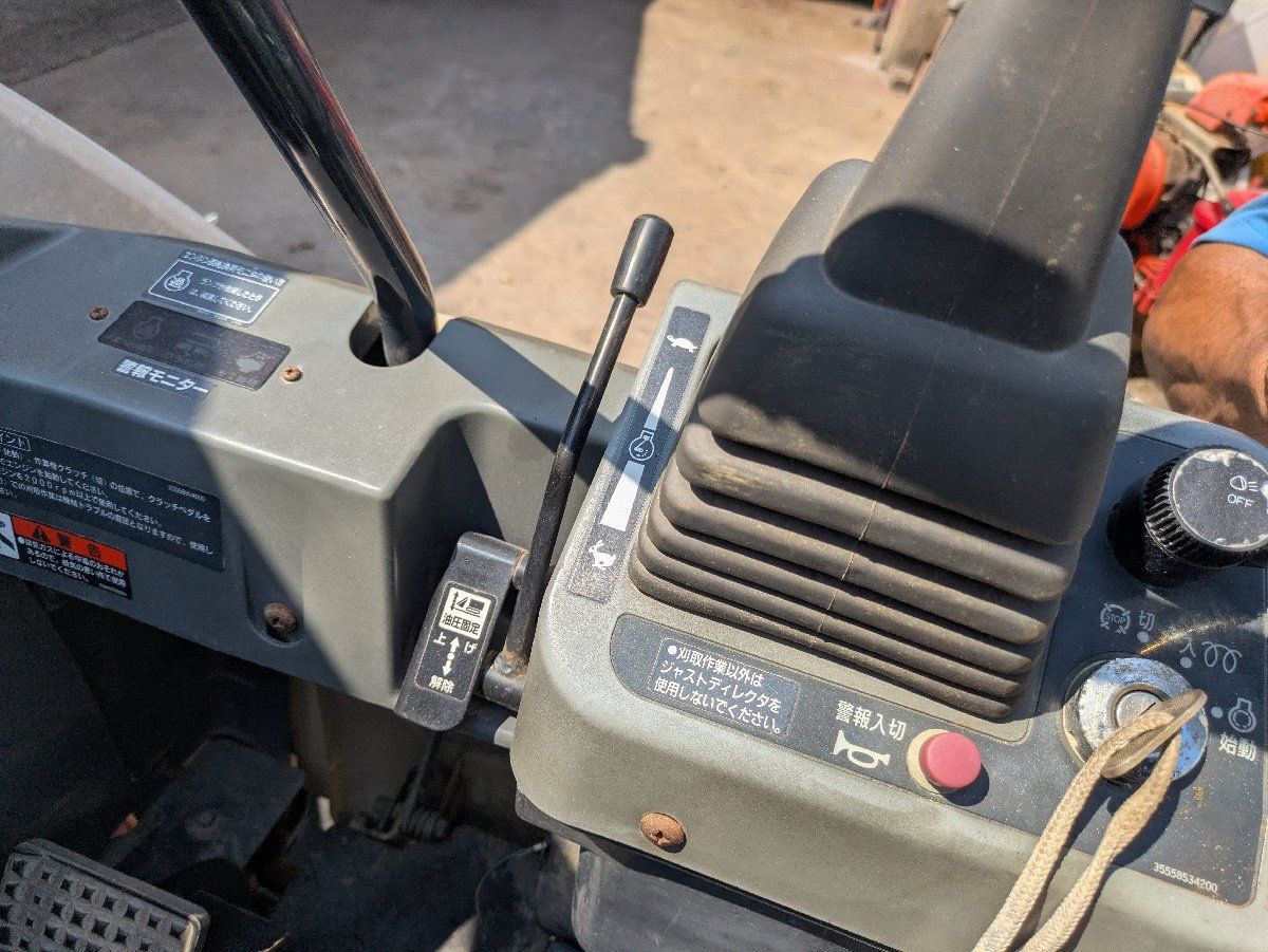 三菱 ２条刈り ディーゼルエンジンコンバインVM6 鹿児島発 三菱 2条刈り ディーゼルエンジンコンバインVM6 送料別