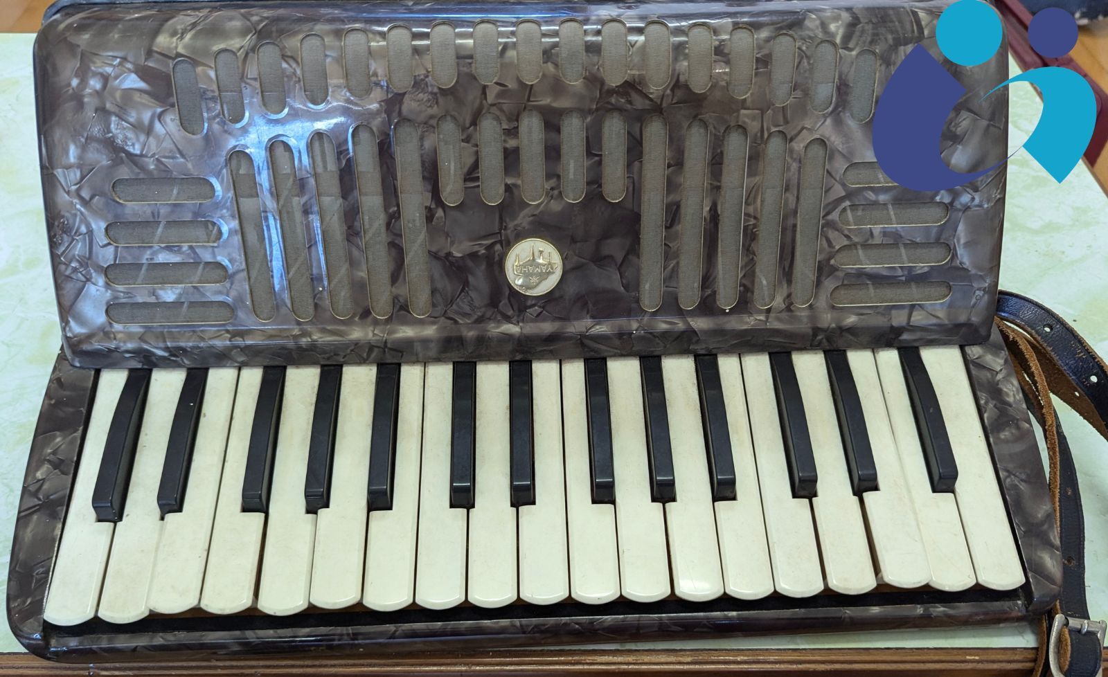 YAMAHA アコーディオン BASS 8905（ハードケース
