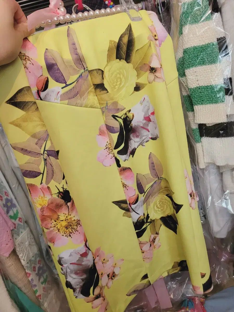 インポートフラワーバンディングスカート