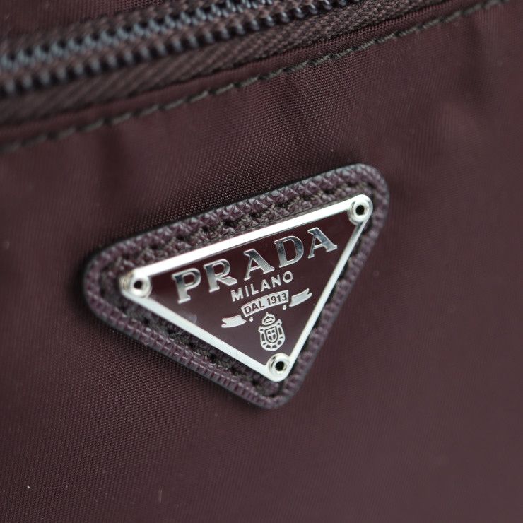 PRADA プラダ クラッチバッグ 1NE394 ナイロン BORDEAUX リストレット 小物入れ マルチ 化粧ポーチ 【本物保証】 - メルカリ