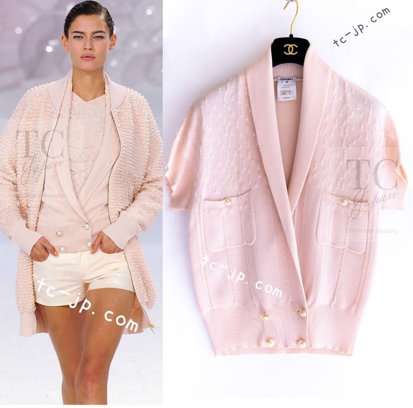 CHANEL - シャネル カーディガン CHANEL ベビー ピンク ココマーク CC ロゴ パール ボタン ニット ランウェイ登場 カール・ラガーフェルド作品 36 シャネル カーディガン CHANEL ベビー ピンク ココマーク CC