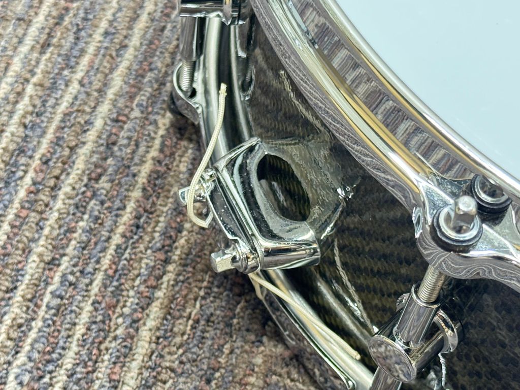 カーボンファイバースネアドラム 14x5.5