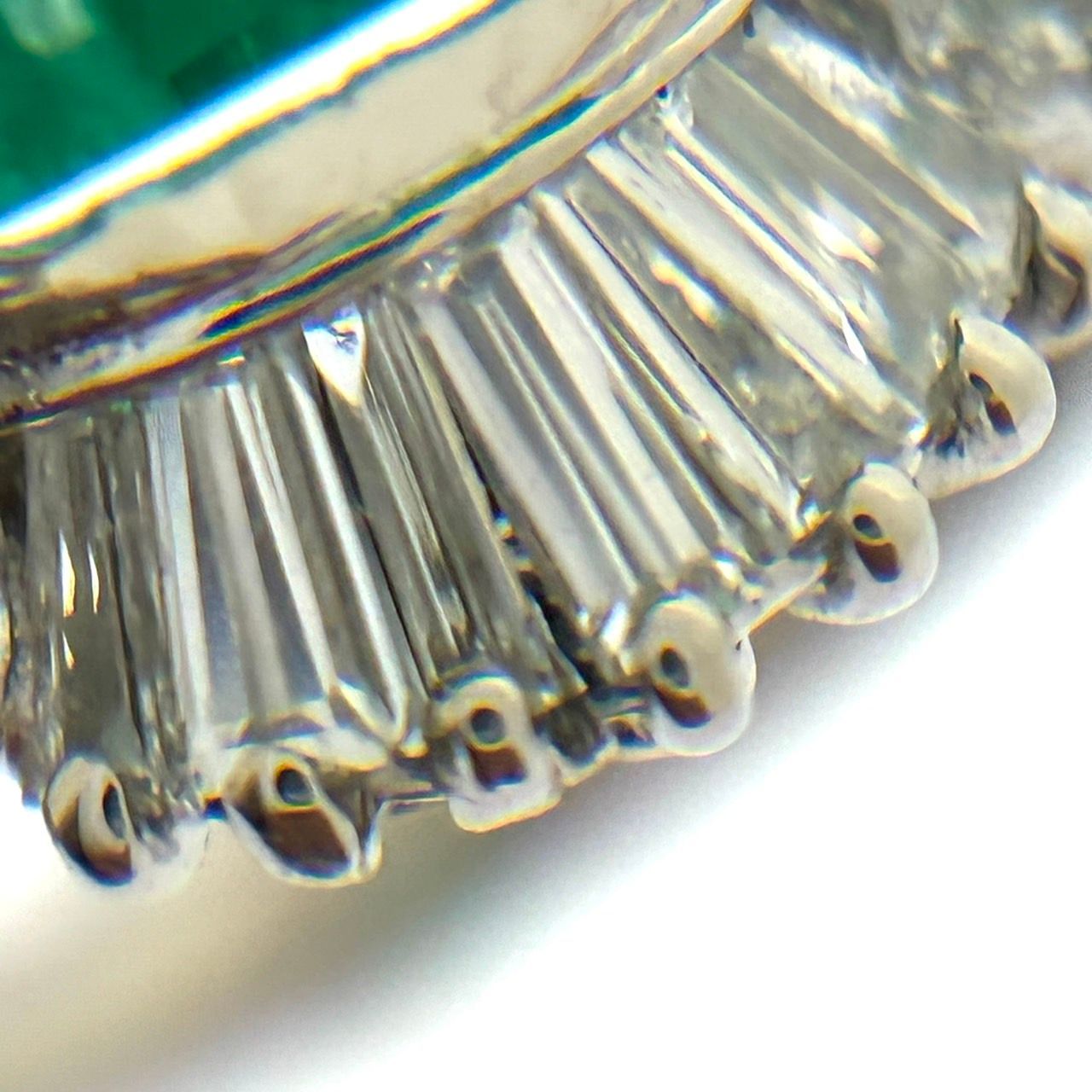 新品仕上済み Pt900 天然 エメラルド リング E:2.77ct D:0.772ct