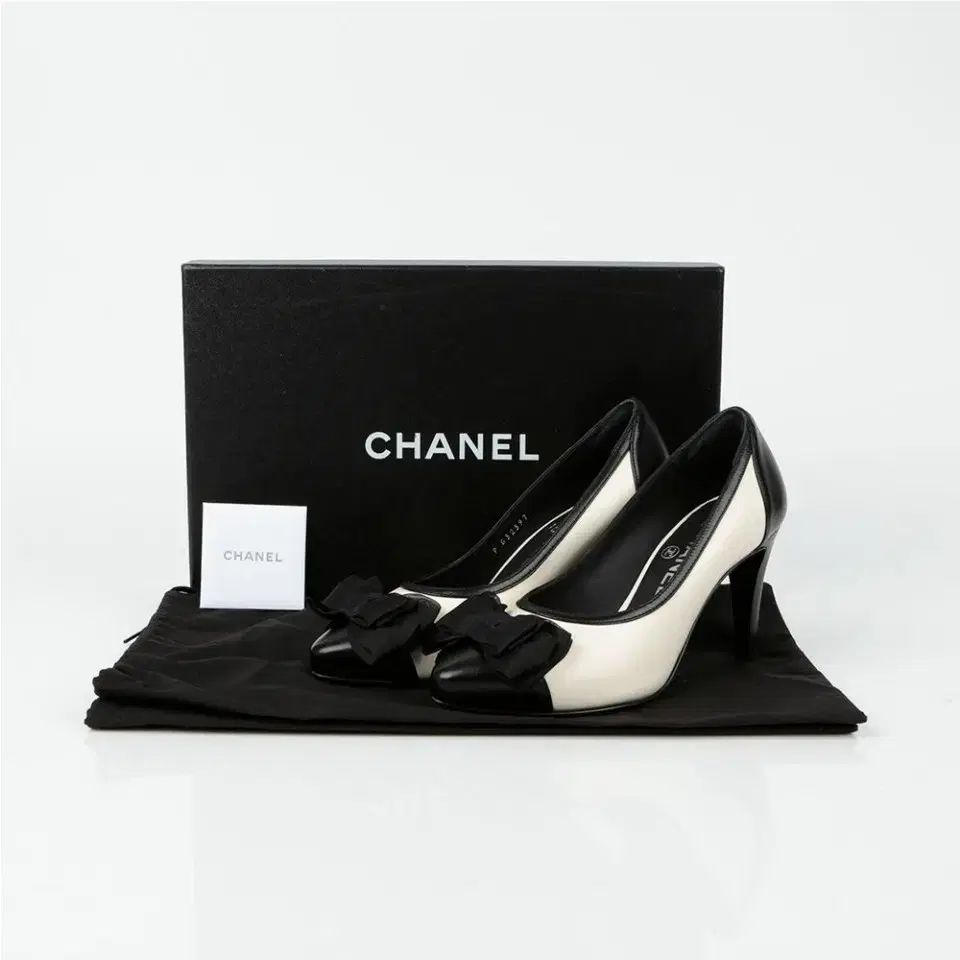 シャネル　CHANEL パンプス　36.5 リザード　白黒コンビ　リボン シャネル CHANEL パンプス 36.5 リザード 白黒コンビ リ