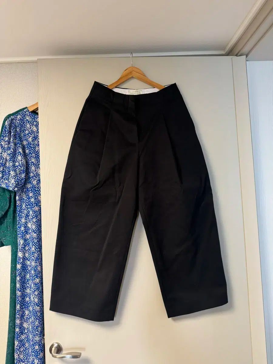 Studio Nicholson スタジオニコルソン パンツ 販売しています