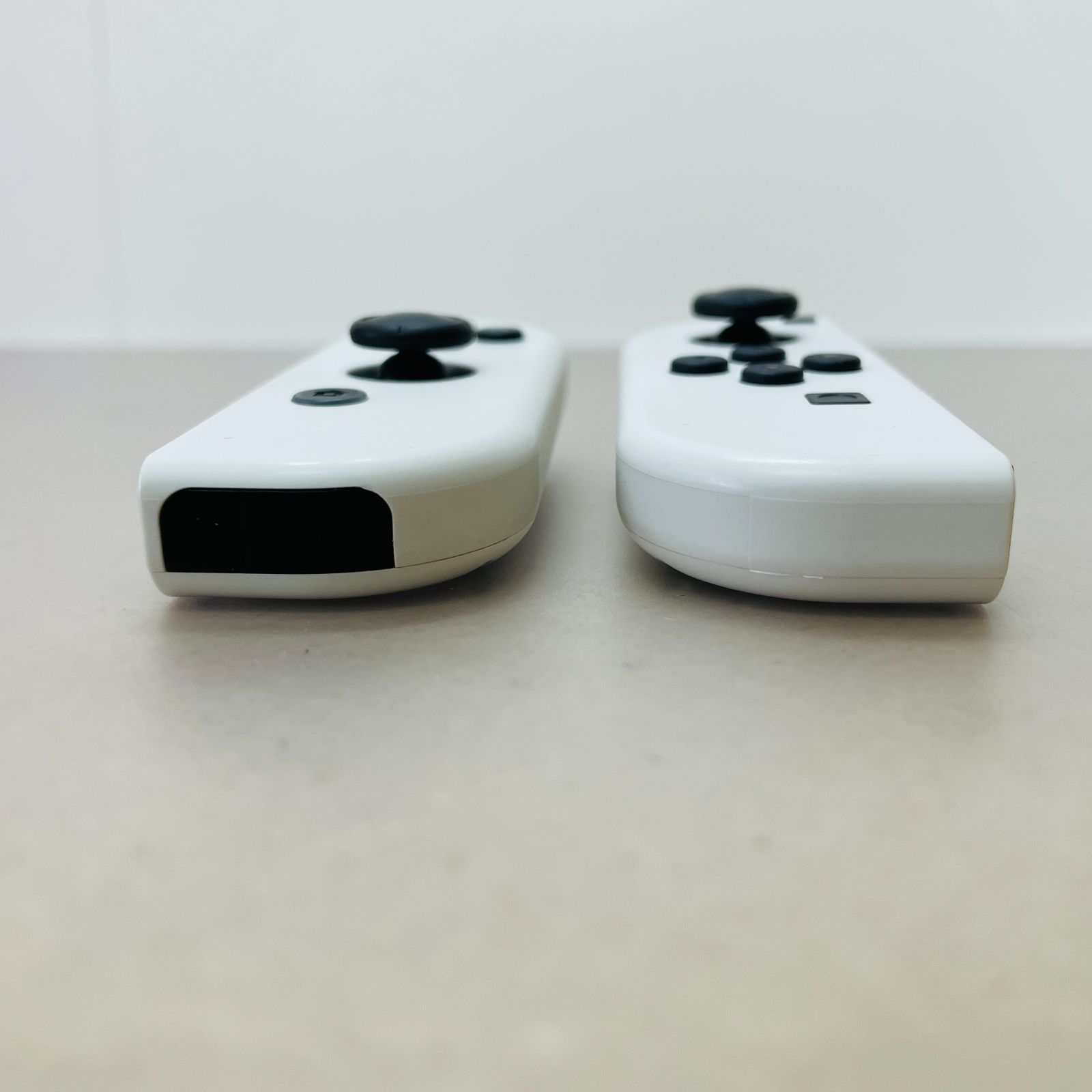 美品 Nintendo Switch 有機ELモデル ホワイト C2888 80サイズ 美品 Nintendo Switch 有機ELモデル ホワイト C2888 80サイズ
