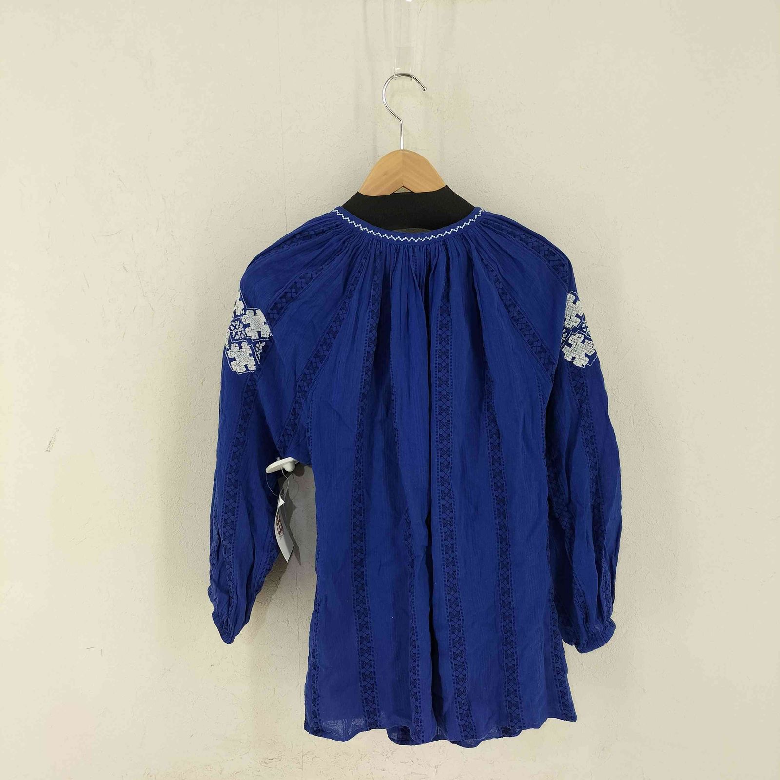 再値下げしました！ne Quittez pas ヌキテパ　刺繍プルオーバー 再値下げしました！ne Quittez pas ヌキテパ 刺繍プルオーバー