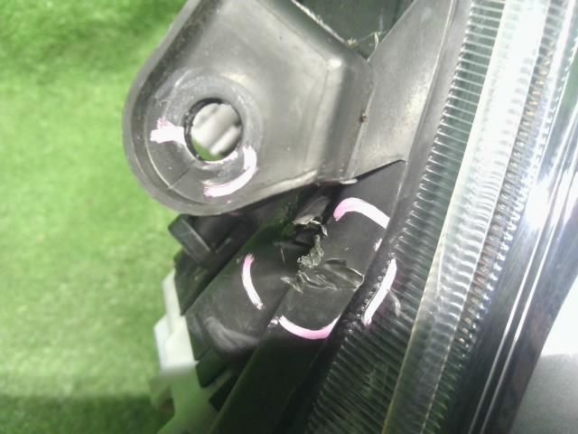 ヴィッツ DBA-NSP135 左ヘッドランプ ヘッドライト 助手席側 LED コイト 81185-52J10 自社品番250493