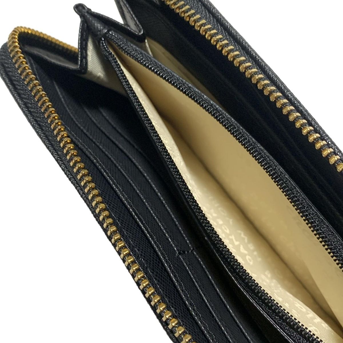 kate spade 黒とアイボリー 長財布 Kate spade(ケイトスペード) 長財布 - PWRU4095 黒×アイボリー