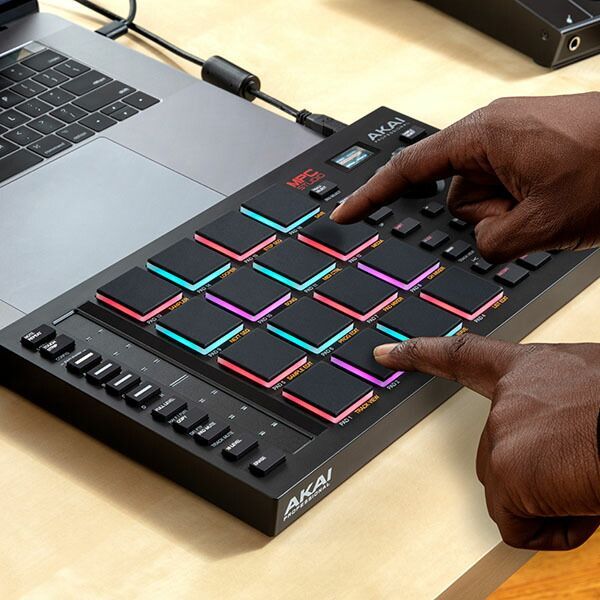 AKAI MPC STUDIO Mark 2 音楽制作コントローラー Akai Professional MPC Studio with MPC 2 Software STUDIO KIT