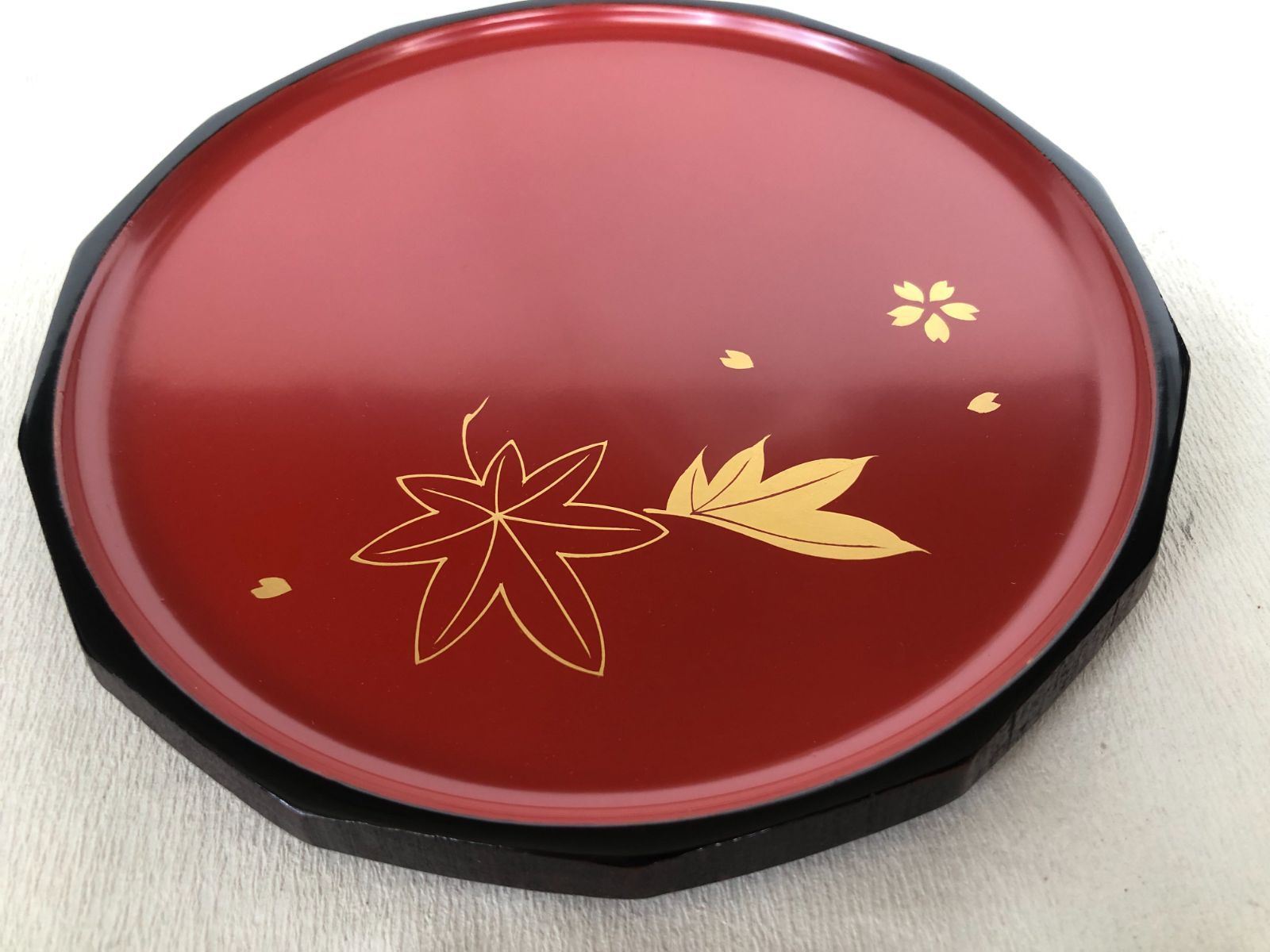丸盆トレー お盆 春秋蒔絵木肌内朱 給仕盆 7寸 21㎝ 漆器 漆塗り 讃岐漆器 丸盆トレー お盆 春秋蒔絵木肌内朱 給仕盆 7寸 21㎝ 漆器 漆塗り