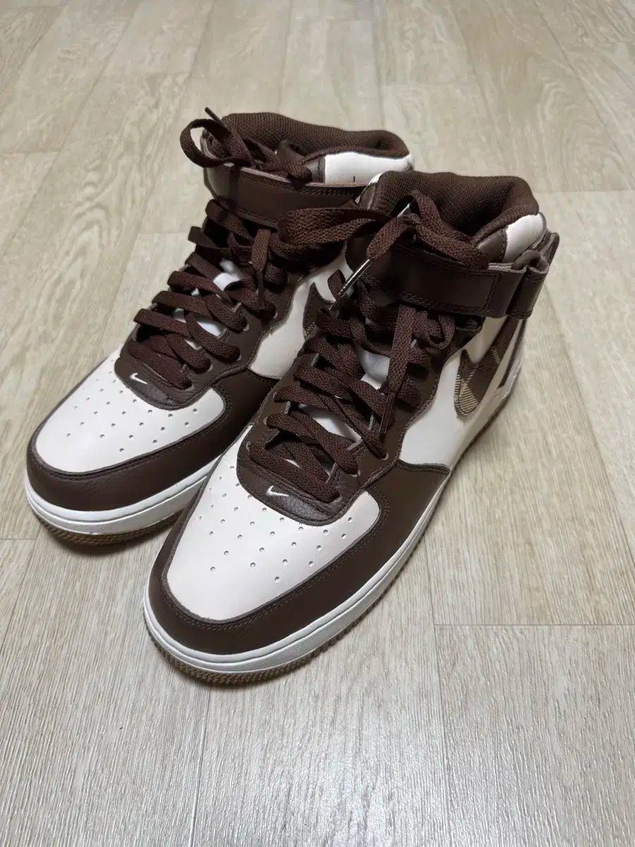 NIKE(ナイキ) エアフォース 1 ミッド 07 LX 出品