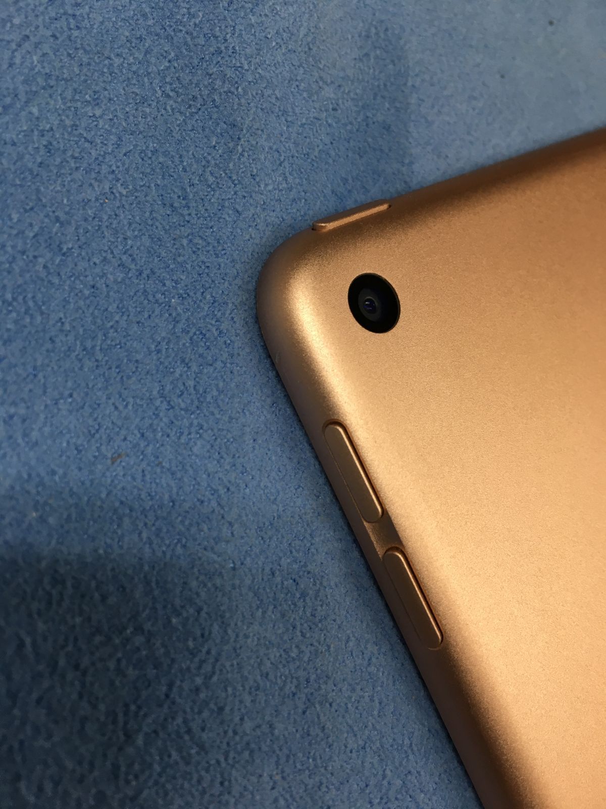 送料無料】 外観美品 電池83％ Apple iPad Air 3 Wi-Fi 256GB ゴールド