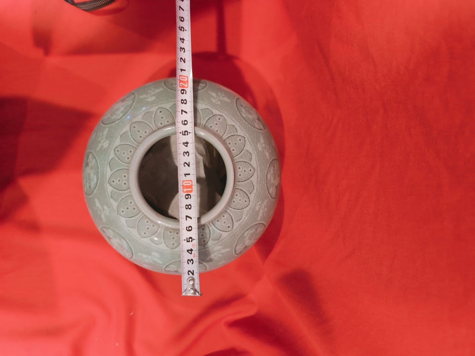 T 花瓶　高麗青磁　2点　盛り上げ　清明　花模様　一輪挿し 高麗青磁 花瓶 花模様 T 花瓶 高麗青磁 2点 盛り上げ 清明 花模様 一輪挿し