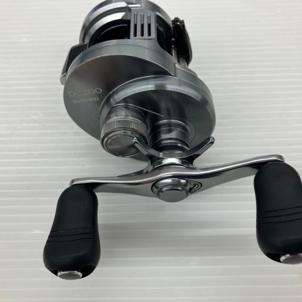 【ジャンク品】シマノ カルカッタコンクエスト 200DC シマノ カルカッタ コンクエスト DC 200HG 右 (リール) 価格比較