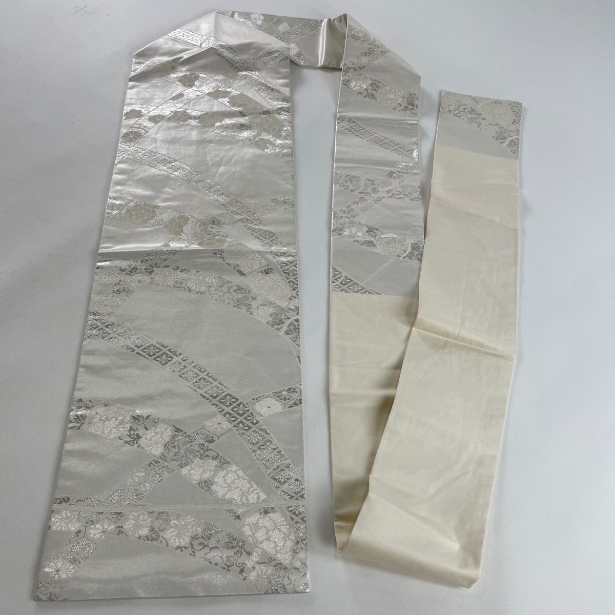 名古屋帯 美品 優品 花唐草 菱 箔 銀色 正絹 【中古】 - メルカリ 名古屋帯 美品 優品 花唐草 菱 箔 銀色 正絹 【中古】 - メルカリ