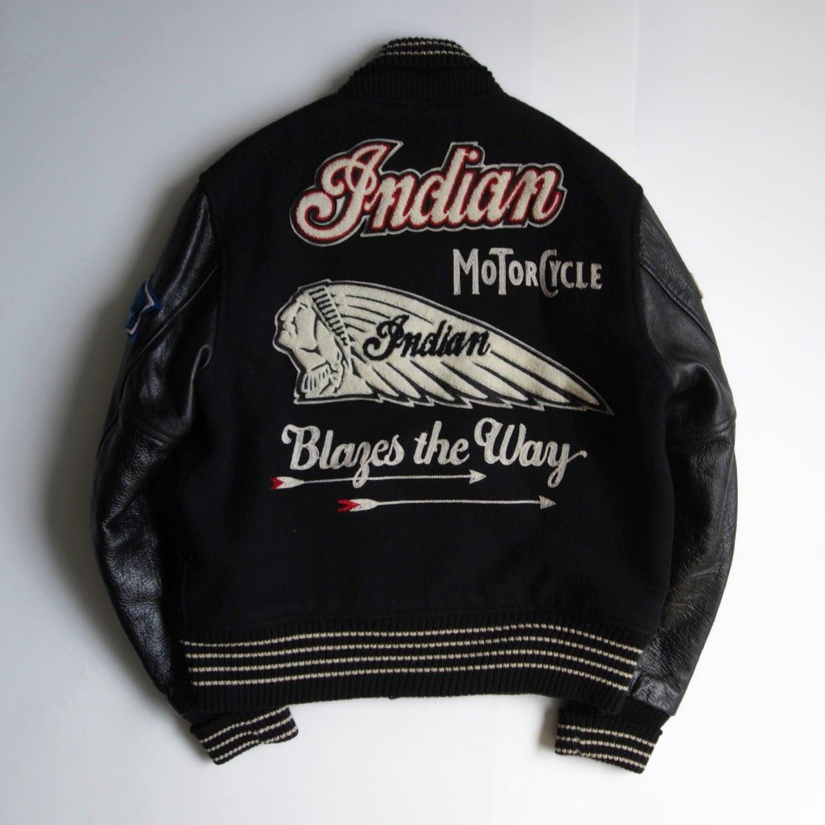 美品】WHITESVILLE【フルデコ レザースリーブ スタジャン】38