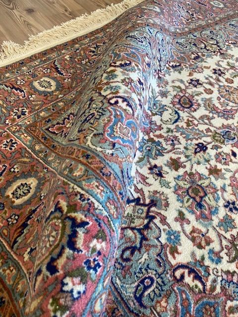 手織りトルコのコンヤラディック絨毯特別細かい 上絨毯700年の歴史イズニック柄皆様大満足のおすすめ絨毯