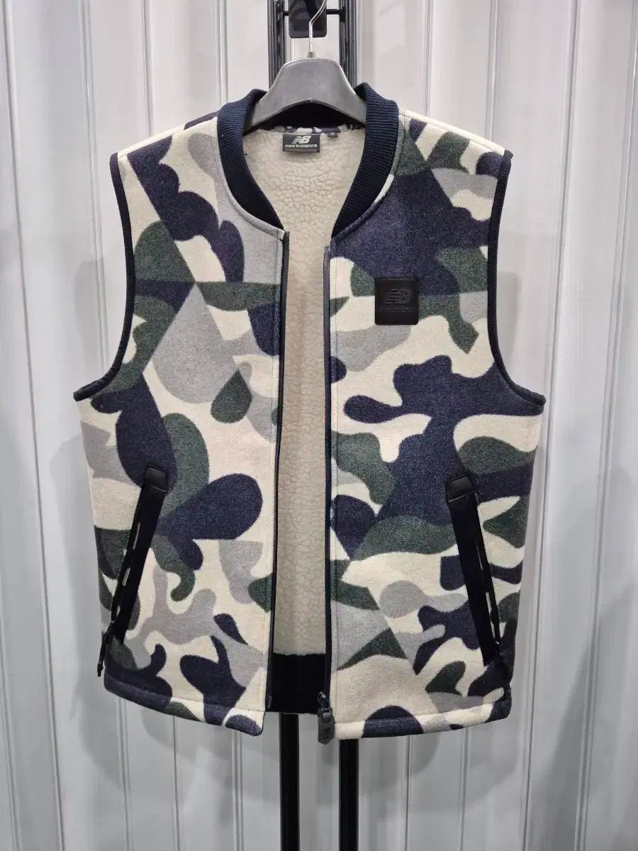 New Balance フリースベストワンピース amv45687ack_nb_70_i?$