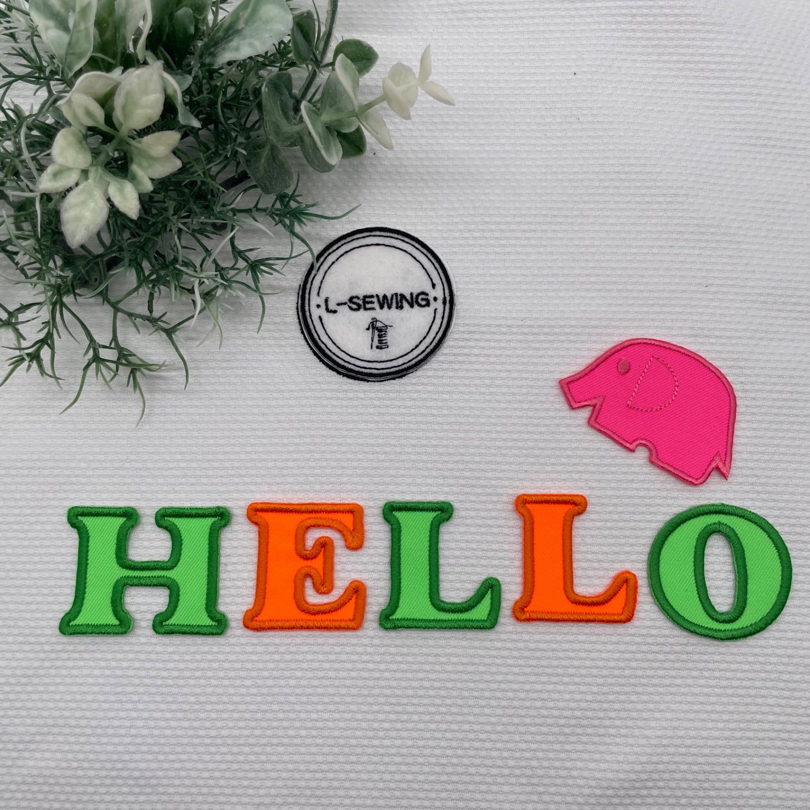 ネオンカラー 蛍光色 イニシャルワッペン 刺繍ワッペン オーダー ネオンカラー 蛍光色 イニシャルワッペン 刺繍ワッペン オーダー