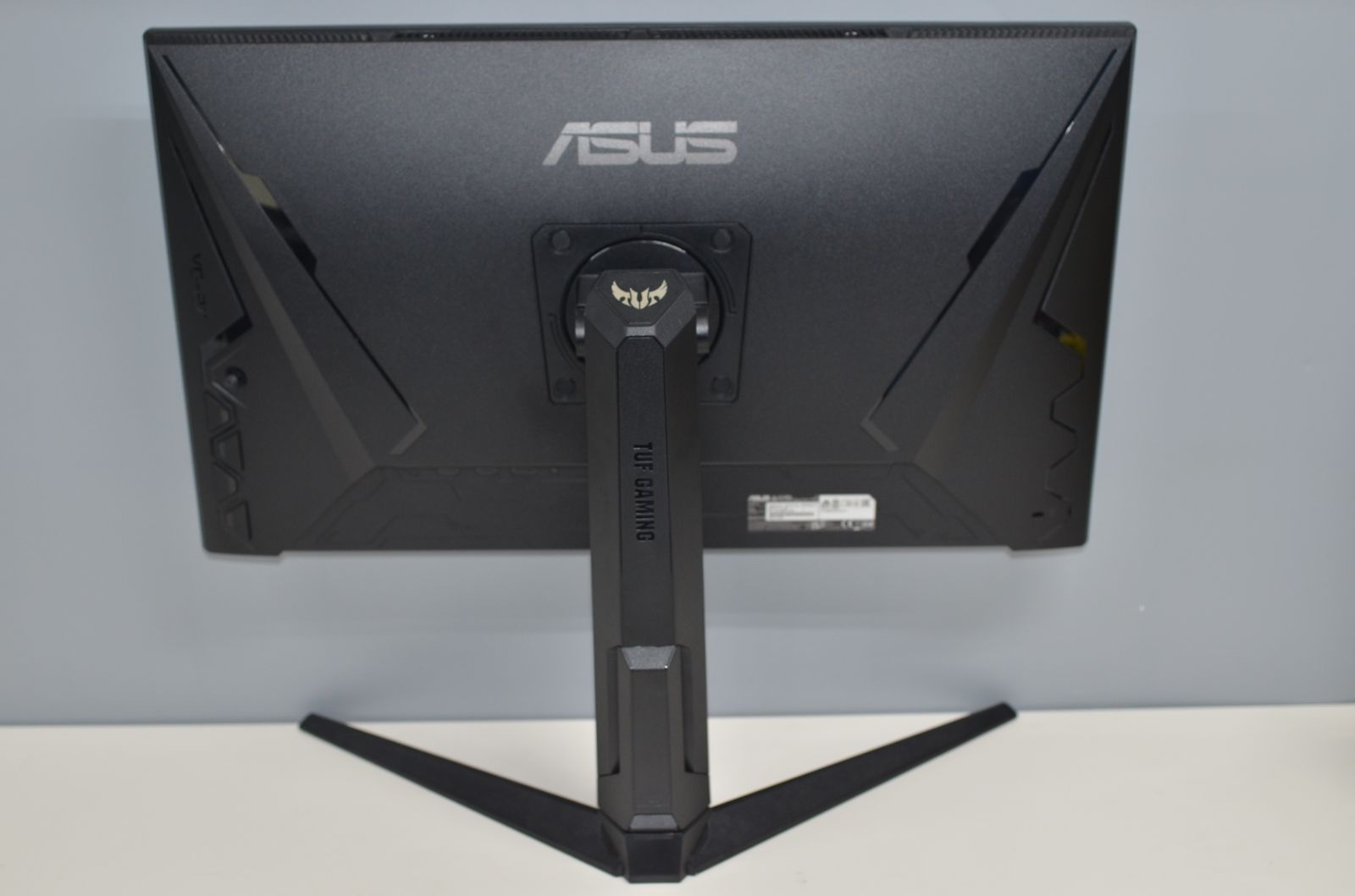 ASUS TUF Gaming VG27AQL1A ゲーミングモニター 27型液晶ディスプレイ 済